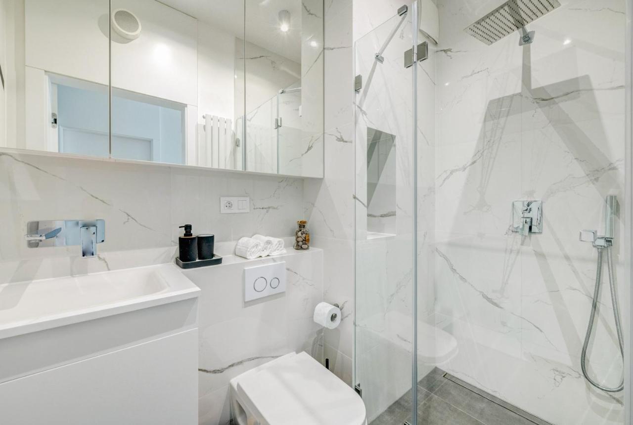 The Black Crane Apartment Gdansk Bagian luar foto